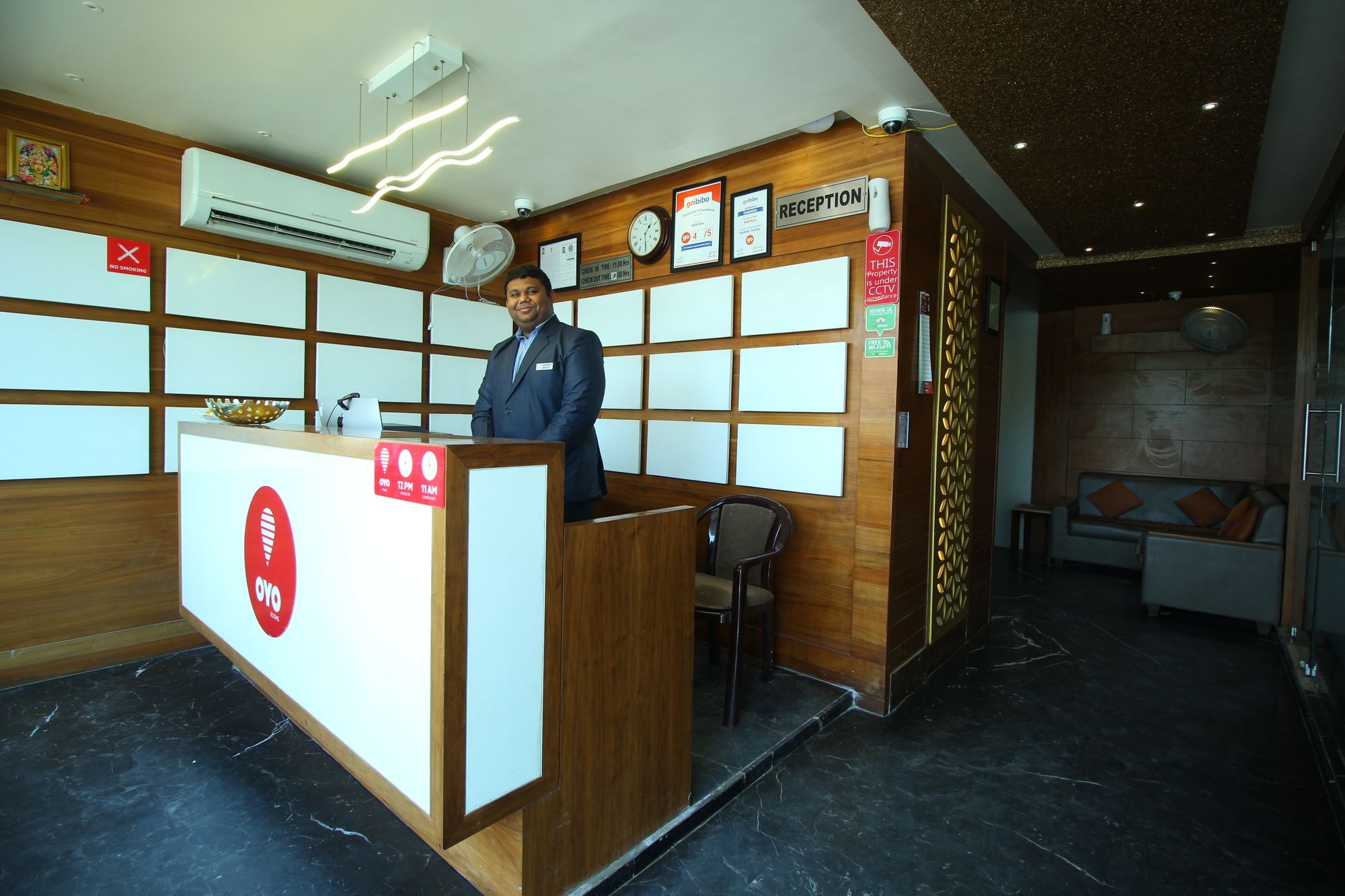 Oyo 8992 Hotel Kyra Ahmedabad Extérieur photo