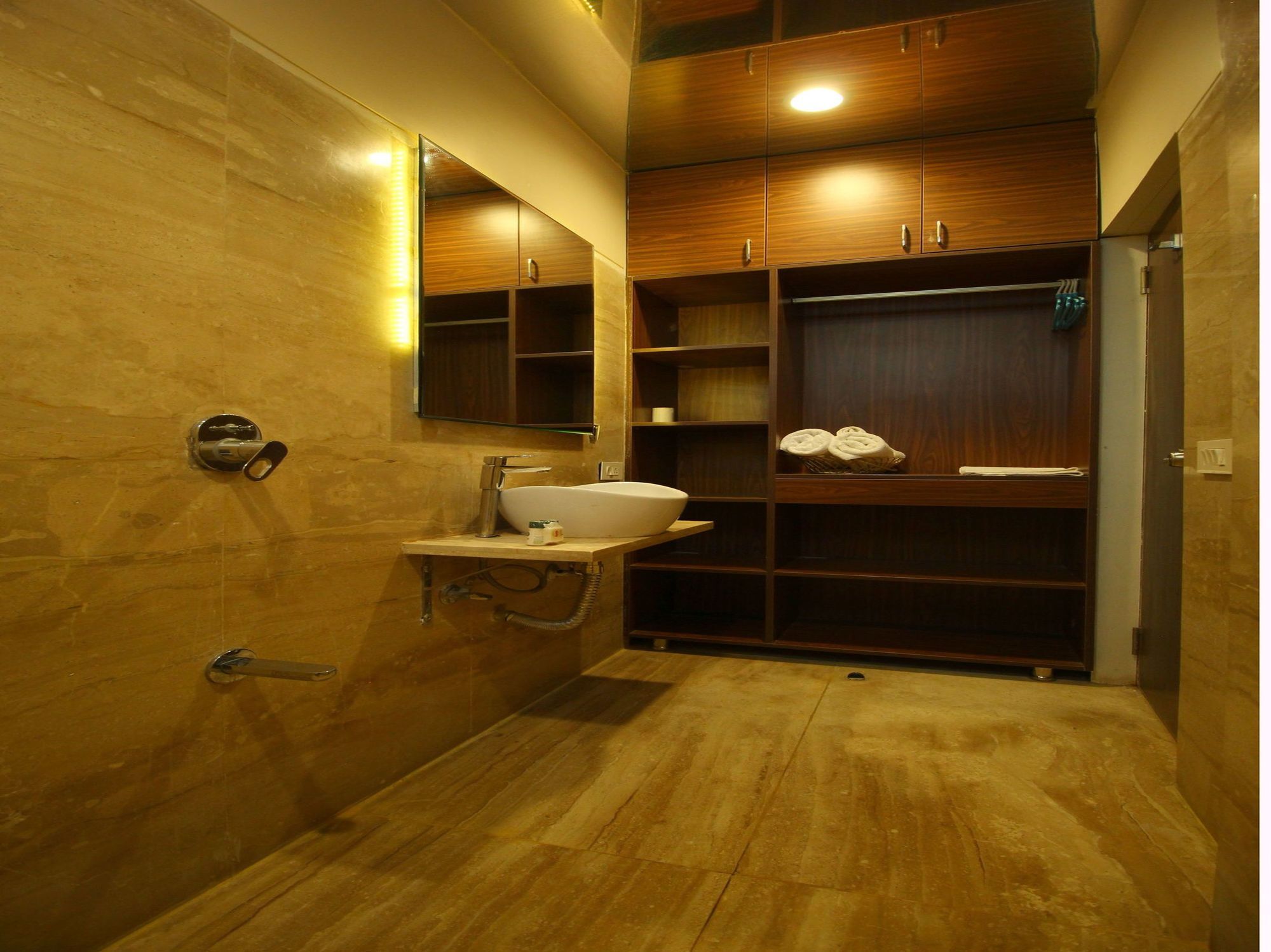 Oyo 8992 Hotel Kyra Ahmedabad Extérieur photo