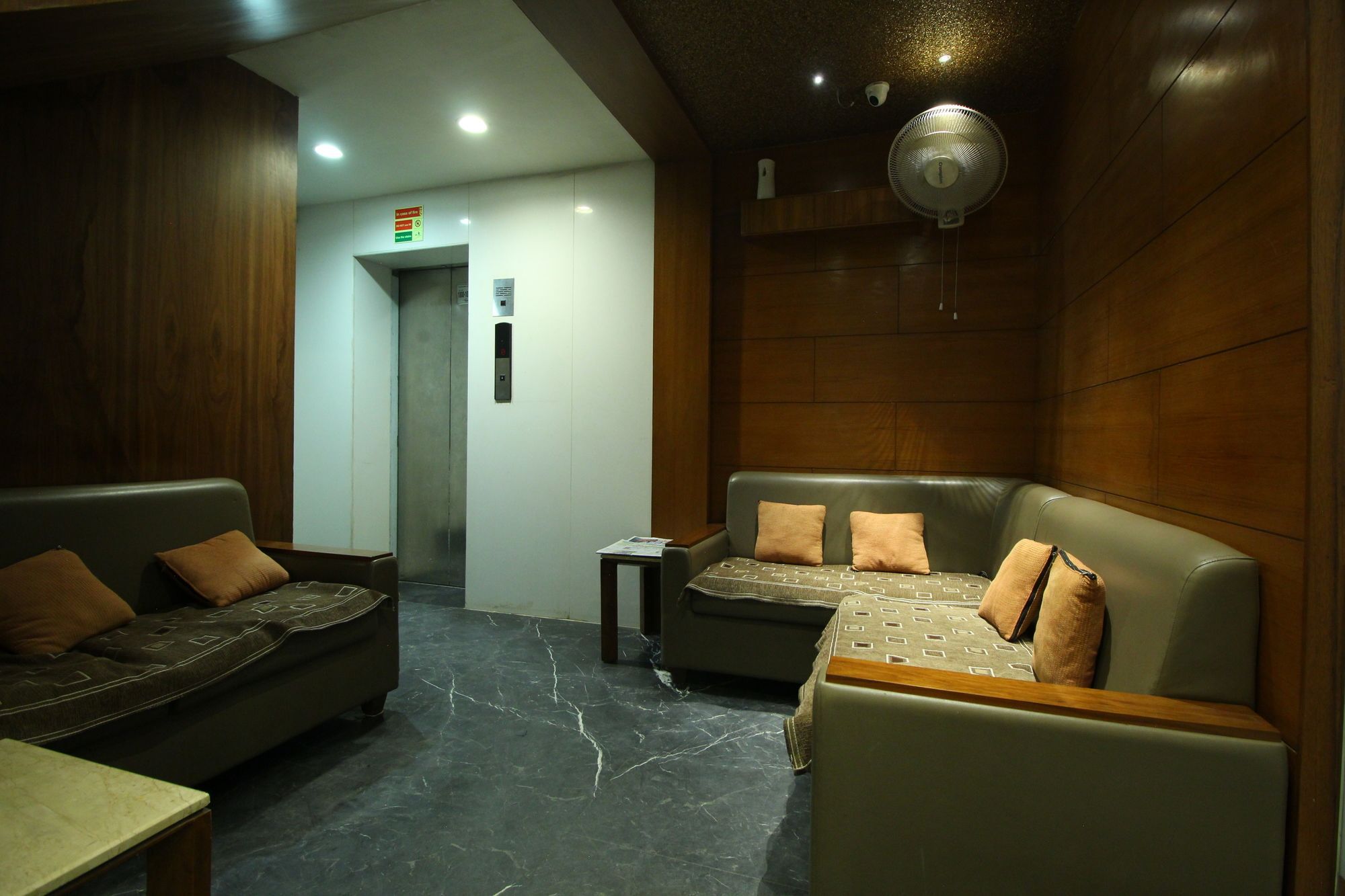 Oyo 8992 Hotel Kyra Ahmedabad Extérieur photo