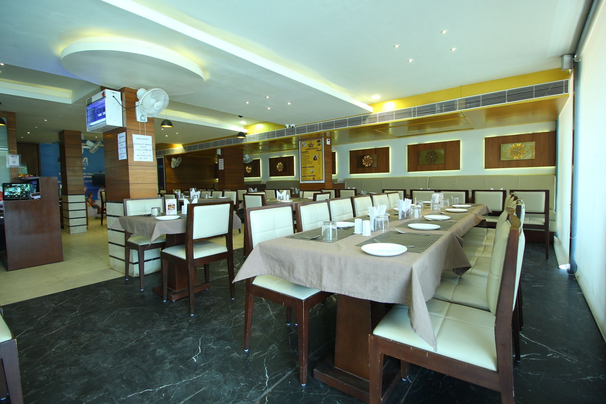 Oyo 8992 Hotel Kyra Ahmedabad Extérieur photo